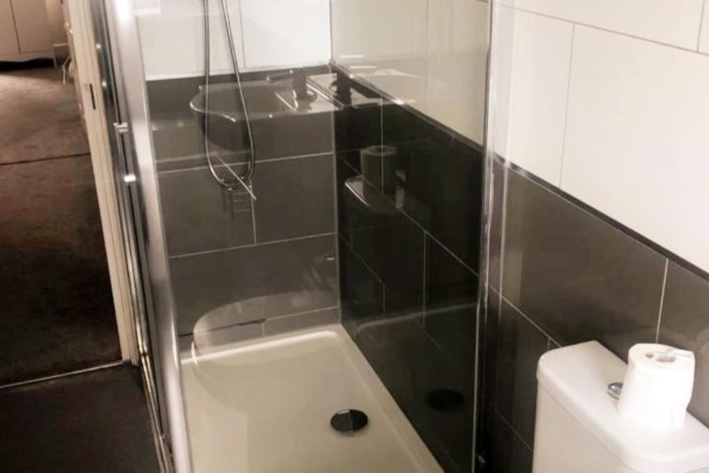 Short Term Lets From £15 Per Person Per Night Lägenhet Bristol Exteriör bild