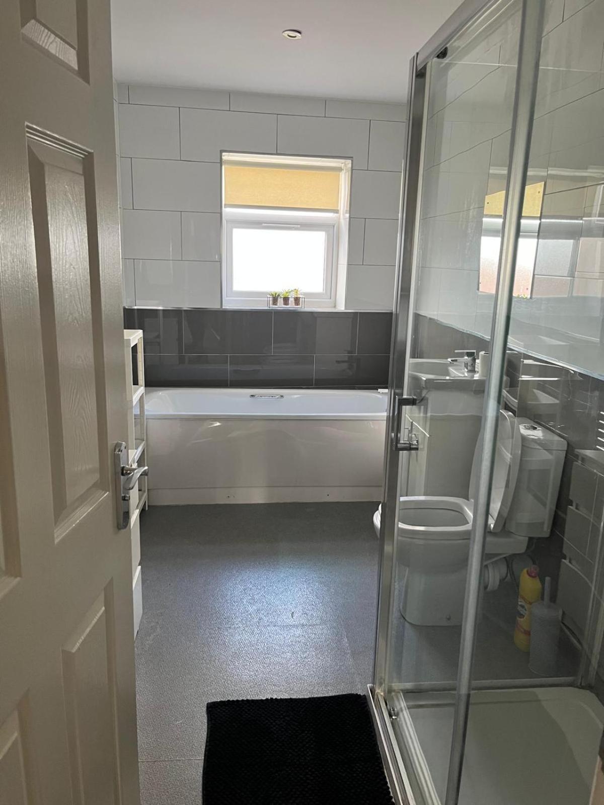 Short Term Lets From £15 Per Person Per Night Lägenhet Bristol Exteriör bild