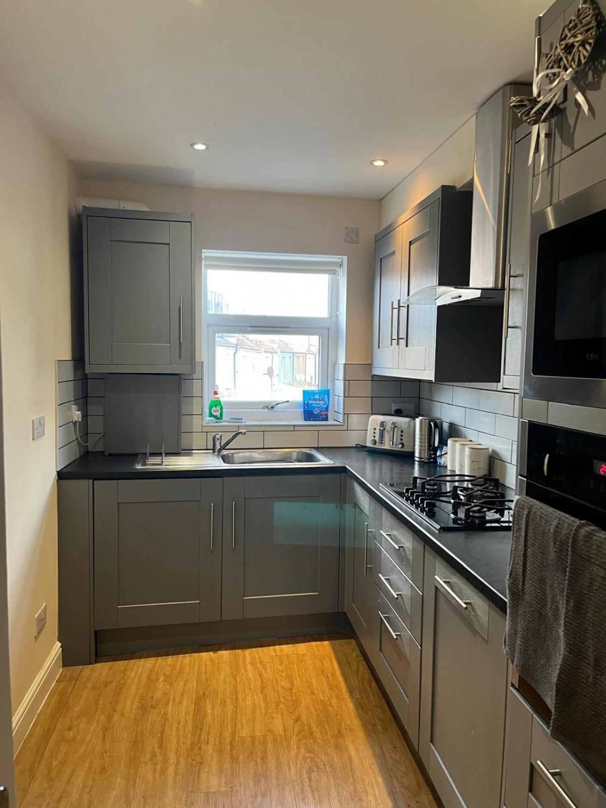Short Term Lets From £15 Per Person Per Night Lägenhet Bristol Exteriör bild